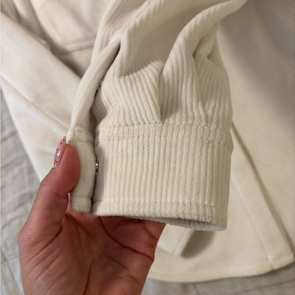 ALO Yoga Mountain Side Shaket in Ivory XS - Picture 4 of 13